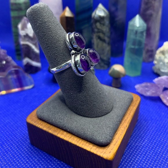 Stunning Amethyst Trio Ring, .925 Silver Plated, Size 7.25 - Picture 4 of 12